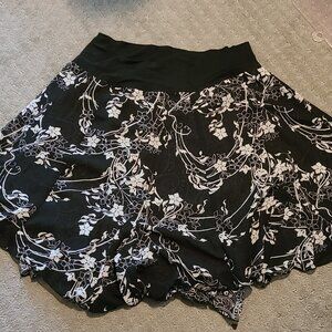 LANE BRYANT REVERSIBLE SKIRT BLACK AND WHITE FLORAL PAISLEY PRINT 26/28 RUFFLES